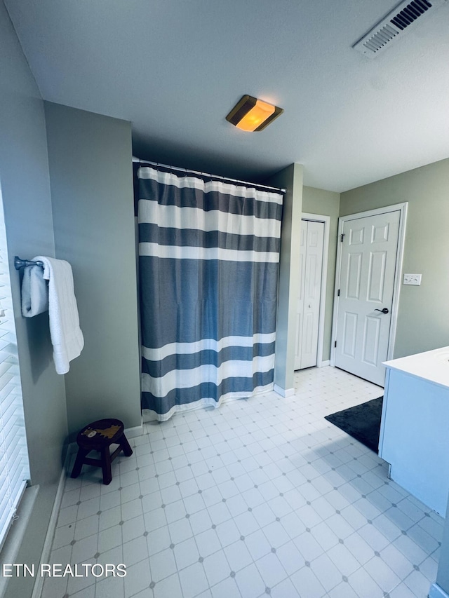 13001 Sanderling Ln, Knoxville, TN 37922 - bathroom featuring vanity and a shower with curtain
