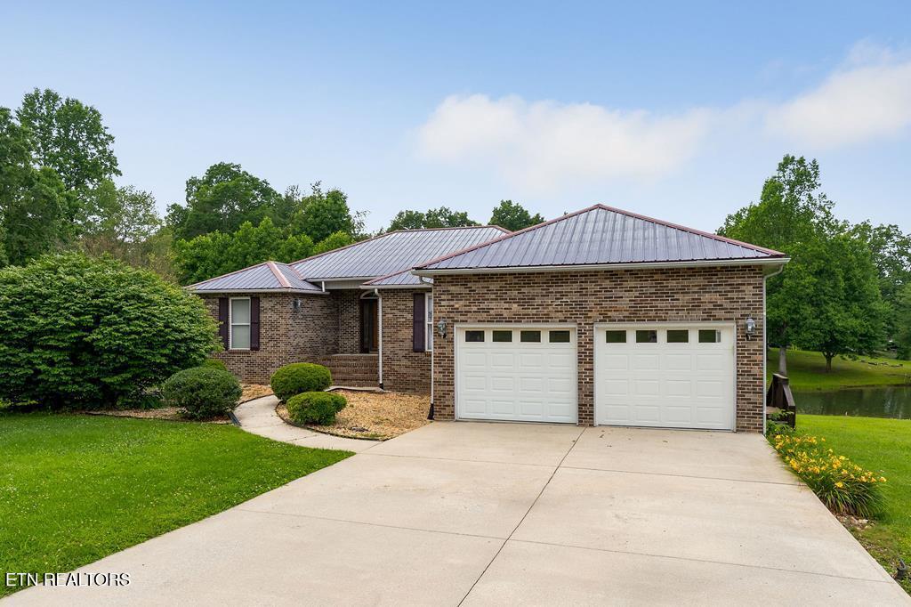 296 Idlewild Dr, Sparta, TN 38583 - photo 1