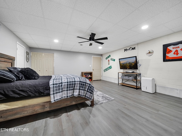 1371 Elijah Martin Rd, Whitesburg, TN 37891 - bedroom featuring wood finished floors, ceiling fan, recessed lighting, a closet, and a drop ceiling