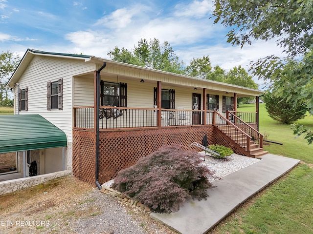 1371 Elijah Martin Rd, Whitesburg, TN 37891 - ranch-style home featuring a porch and a front yard