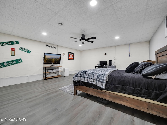 1371 Elijah Martin Rd, Whitesburg, TN 37891 - bedroom with wood finished floors, a paneled ceiling, concrete block wall, a ceiling fan, and recessed lighting