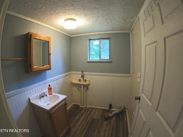 9 Sharp Rd, Athens, TN 37303 - bathroom with wood finished floors, a textured ceiling, crown molding, and a wainscoted wall