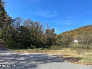 909 E Walden St, Lafollette, TN 37766