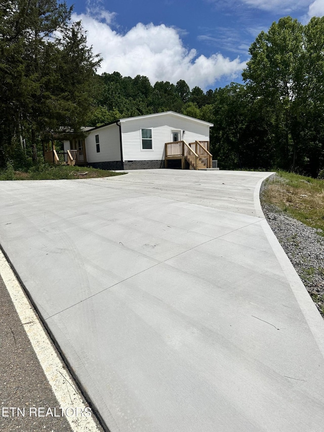 9556 Crisman Rd, Heiskell, TN 37754 - exterior space with driveway