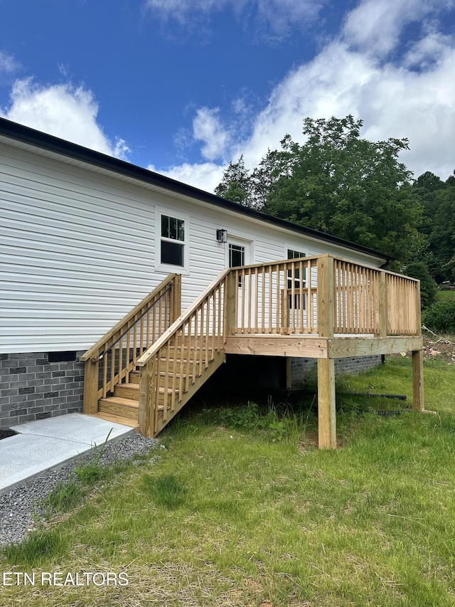 9556 Crisman Rd, Heiskell, TN 37754 - deck with a lawn