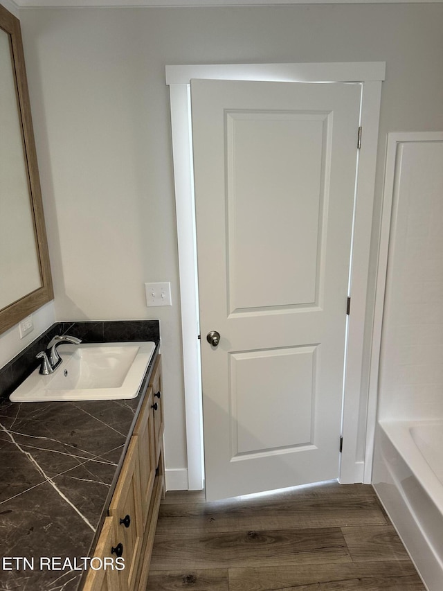 9556 Crisman Rd, Heiskell, TN 37754 - bathroom featuring vanity, wood finished floors, and a bathtub