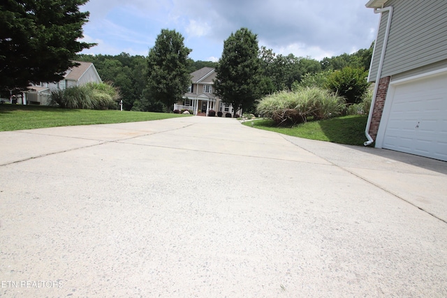 5843 Forest View Ln, Ooltewah, TN 37363 - view of concrete driveway
