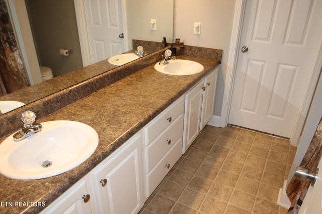 5843 Forest View Ln, Ooltewah, TN 37363 - full bath with double vanity and tile patterned floors