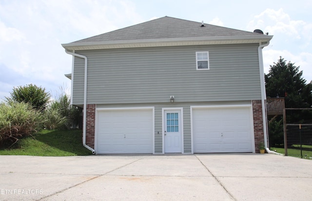 5843 Forest View Ln, Ooltewah, TN 37363 - garage with driveway