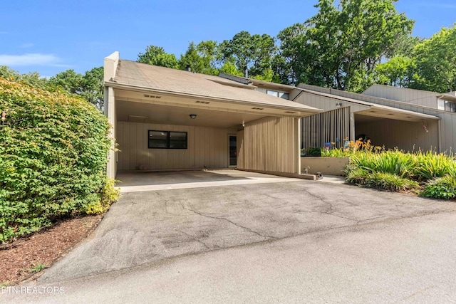8707 Olde Colony Trl Unit 13, Knoxville, TN 37923 - view of front facade with driveway and a carport