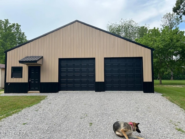 935 Pinetree Rd, Jamestown, TN 38556 - view of front of property featuring a detached garage and an outdoor structure