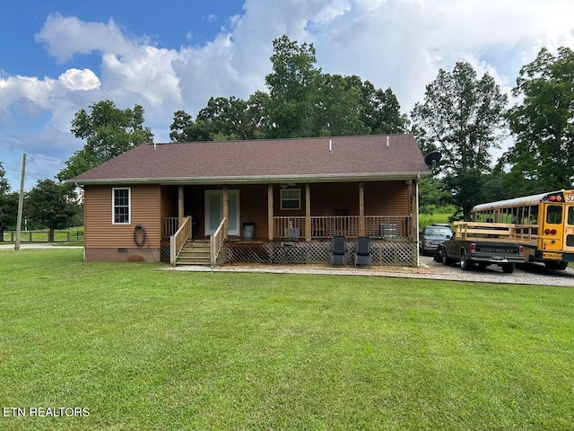 935 Pinetree Rd, Jamestown, TN 38556 - view of front of house featuring a porch, crawl space, and a front yard