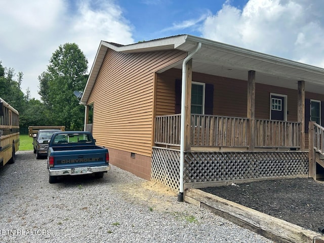 935 Pinetree Rd, Jamestown, TN 38556 - view of side of home with a porch, crawl space, and gravel driveway