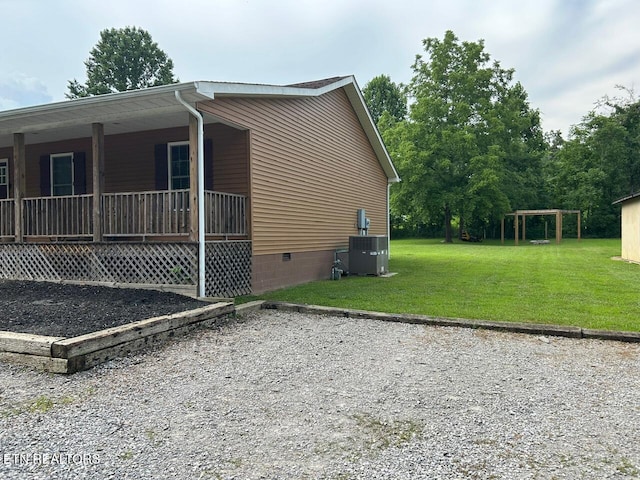 935 Pinetree Rd, Jamestown, TN 38556 - view of property exterior featuring crawl space, a porch, and a yard