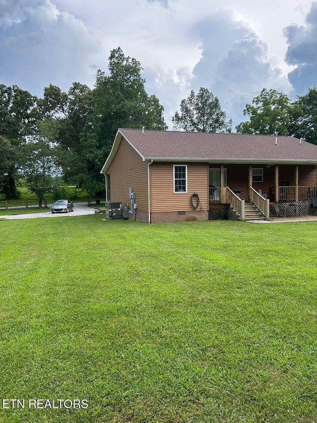 935 Pinetree Rd, Jamestown, TN 38556 - view of front of property featuring a porch and a front lawn