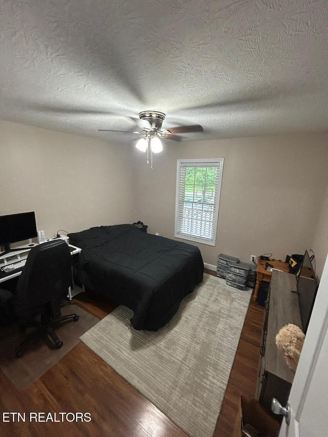 935 Pinetree Rd, Jamestown, TN 38556 - bedroom with wood finished floors, a textured ceiling, ceiling fan, and a desk
