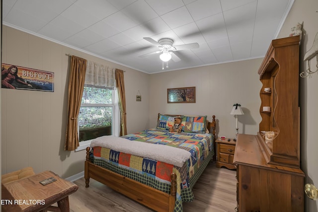 305 Shields View Dr, Gatlinburg, TN 37738 - bedroom featuring ornamental molding, wood finished floors, and a ceiling fan
