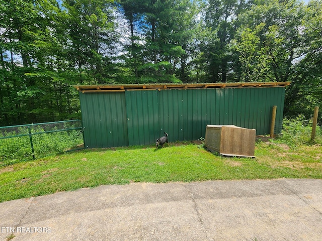 805 Punkton Rd, Del Rio, TN 37727 - view of yard featuring an outdoor structure and view of scattered trees
