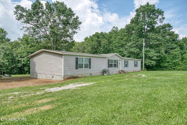 90 Byers Ln, Crossville, TN 38571 - manufactured / mobile home featuring crawl space and a front yard