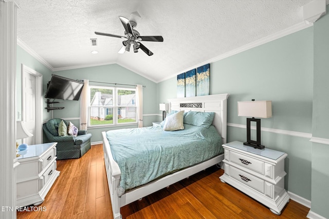 1476 Pheasants Glen Dr, Knoxville, TN 37923 - bedroom with wood finished floors, a textured ceiling, vaulted ceiling, and ceiling fan