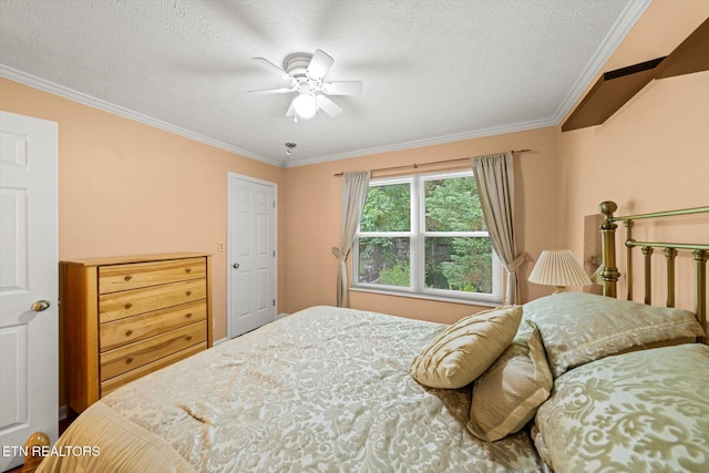 1476 Pheasants Glen Dr, Knoxville, TN 37923 - bedroom with ornamental molding, a textured ceiling, and ceiling fan