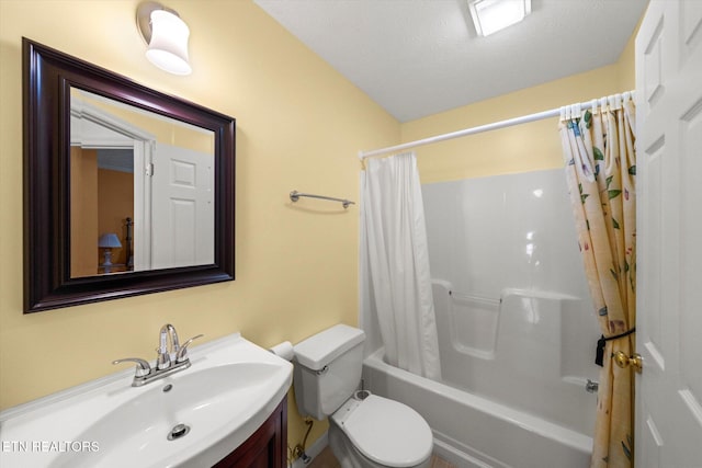 1476 Pheasants Glen Dr, Knoxville, TN 37923 - bathroom with vanity and shower / bath combination with curtain