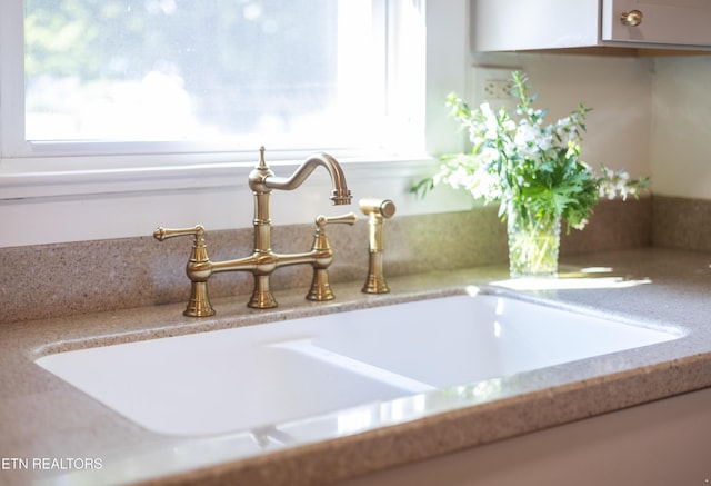 806 S Everett High Rd, Maryville, TN 37804 - kitchen view of a sink and light countertops