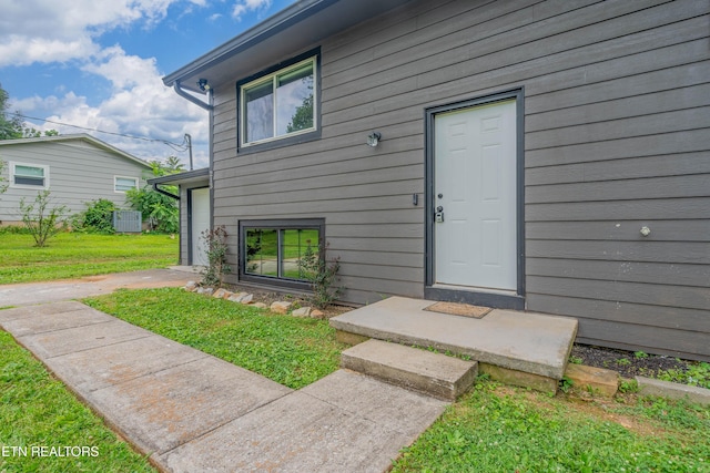 213 Towne Rd, Knoxville, TN 37934 - entrance to property featuring a yard