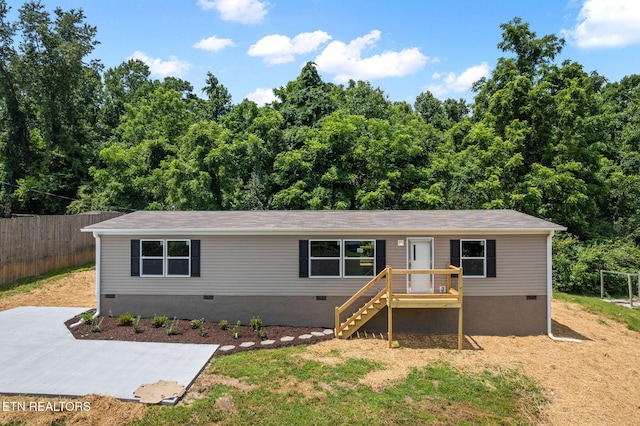 308 Cowan Ln, Lafollette, TN 37766 - view of front facade featuring crawl space