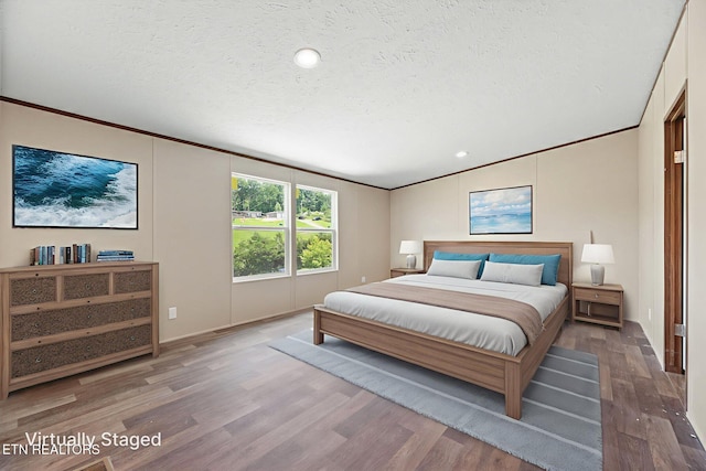308 Cowan Ln, Lafollette, TN 37766 - bedroom featuring wood finished floors, a textured ceiling, ornamental molding, lofted ceiling, and recessed lighting