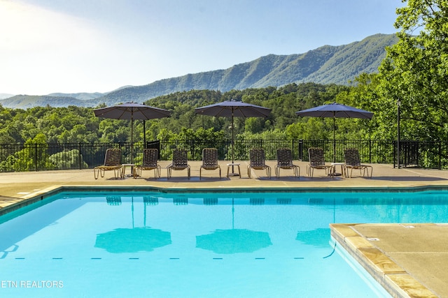 132 Cutter Gap Rd, Townsend, TN 37882 - view of swimming pool featuring a mountain view