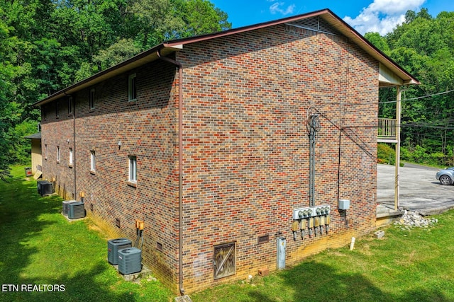 2810 Daybreak Way, Strawberry Plains, TN 37871 - view of side of home with brick siding, a yard, crawl space, and a patio area