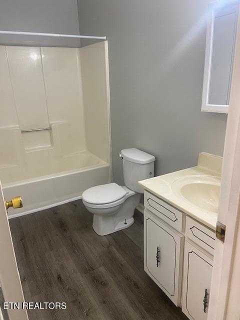 2810 Daybreak Way, Strawberry Plains, TN 37871 - bathroom featuring vanity, wood finished floors, and shower / tub combination