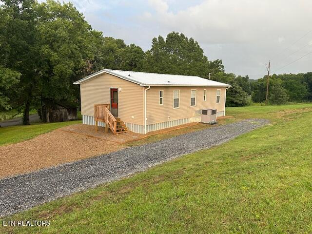 167 Loftis Rd, Parrottsville, TN 37843 - rear view of house featuring a lawn