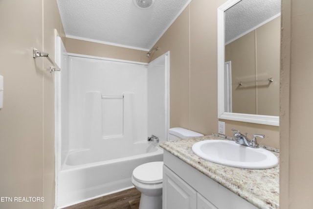 130 Hidden Estates Way, Newport, TN 37821 - bathroom featuring a textured ceiling, vanity, wood finished floors, shower / washtub combination, and crown molding