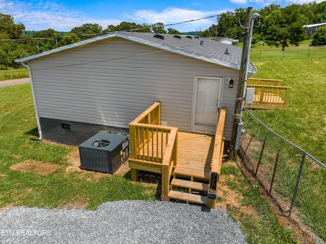 130 Hidden Estates Way, Newport, TN 37821 - rear view of property featuring a wooden deck and crawl space