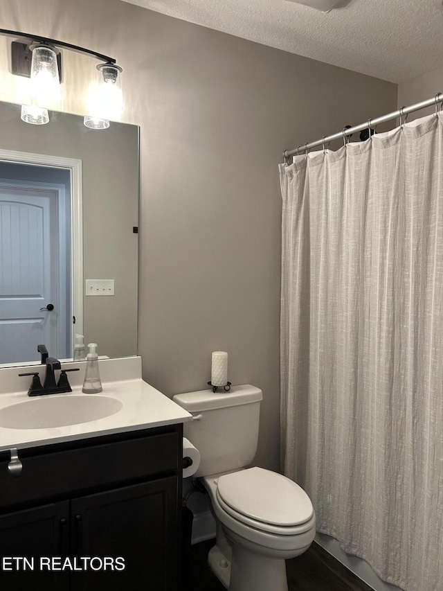 107 Cedarberry St, Oak Ridge, TN 37830 - full bathroom featuring vanity, a textured ceiling, and curtained shower