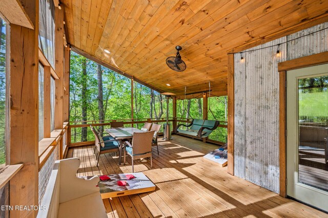 3721 Clabo Mountain Ln, Sevierville, TN 37862 - sunroom featuring outdoor dining area
