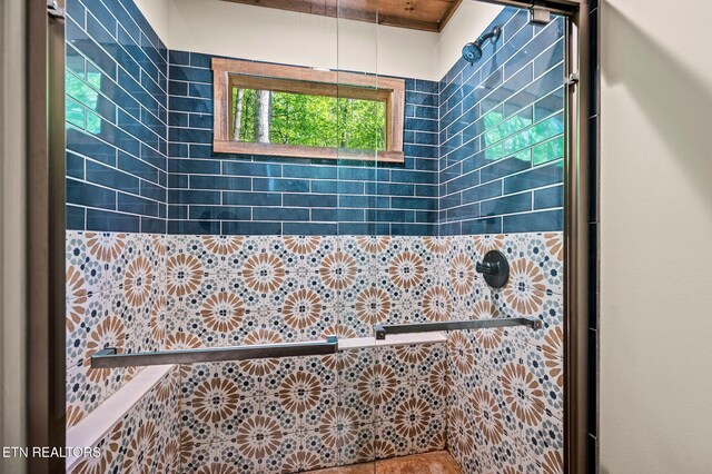 3721 Clabo Mountain Ln, Sevierville, TN 37862 - full bathroom with a tile shower