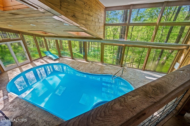 3721 Clabo Mountain Ln, Sevierville, TN 37862 - indoor pool featuring a jacuzzi