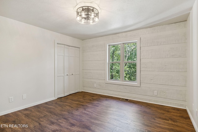 142 Campbell Way, Newport, TN 37821 - unfurnished room with dark wood-style flooring and a chandelier