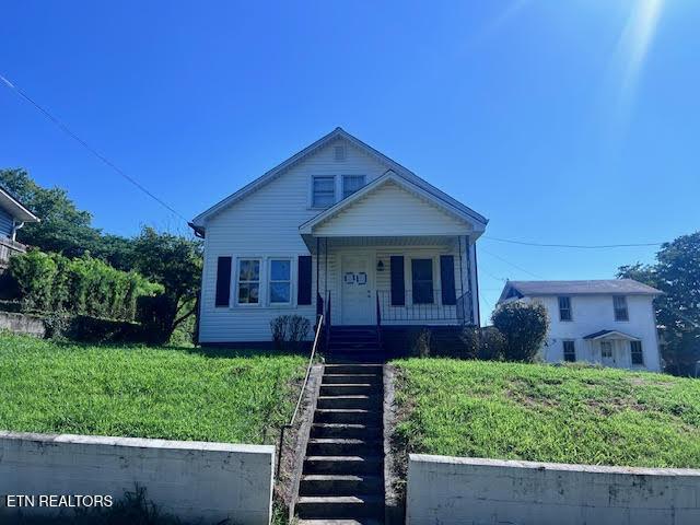 905 NW Queen Ave, Harriman, TN 37748 - photo 1