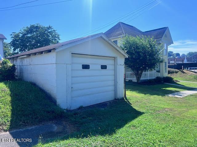 905 NW Queen Ave, Harriman, TN 37748 - photo 7