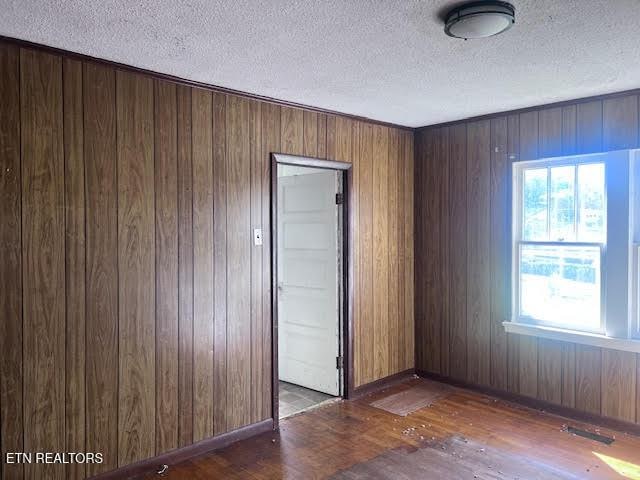 905 NW Queen Ave, Harriman, TN 37748 - photo 16