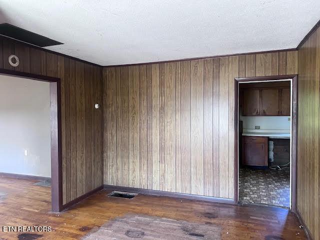 905 NW Queen Ave, Harriman, TN 37748 - photo 17