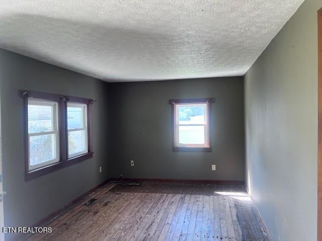 905 NW Queen Ave, Harriman, TN 37748 - photo 21