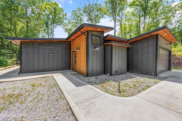 11325 New Highway 68, Tellico Plains, TN 37385 - view of outdoor structure featuring concrete driveway and an attached garage