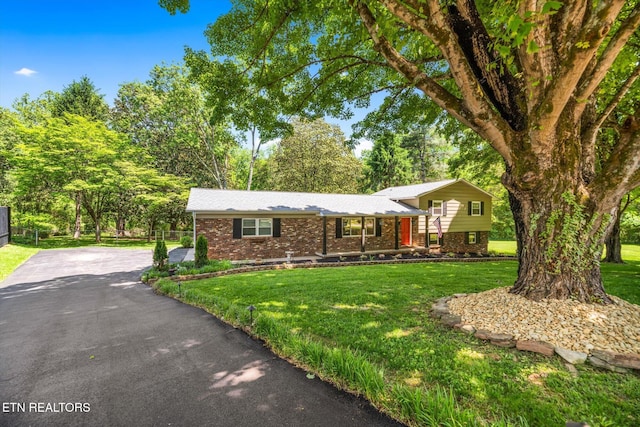 313 Hardwicke Dr, Knoxville, TN 37923 - split level home with driveway, brick siding, and a front lawn