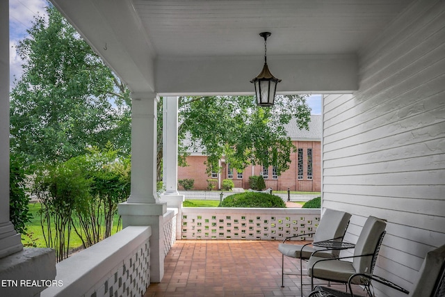 105 N Church St, Sparta, TN 38583 - view of covered porch