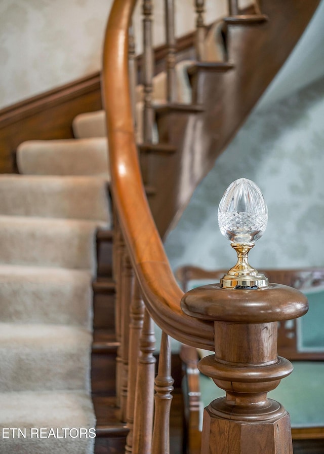 105 N Church St, Sparta, TN 38583 - view of staircase